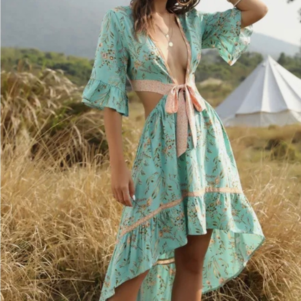 Beautiful floral dress!